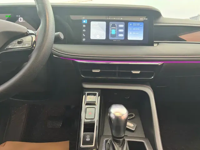 Roewe i5 — Фото автомобиля 12