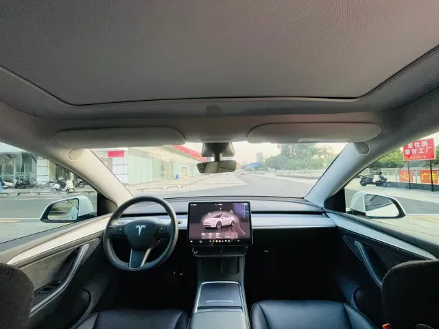 Tesla Model Y — Фото автомобиля 14