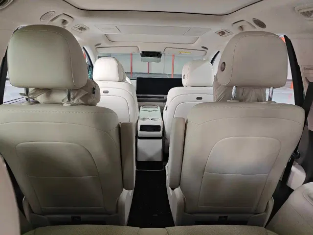 Li Auto Li i8 2025 Standard Edition — Фото автомобиля 9