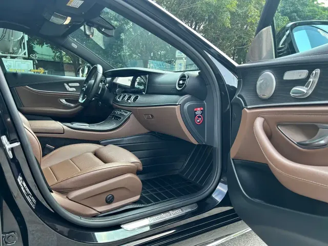 Mercedes-Benz E-Class — Фото автомобиля 12