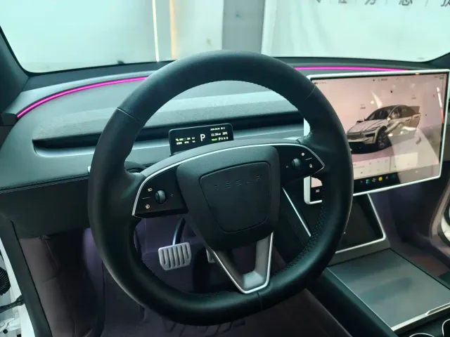 Tesla Model Y L — Фото автомобиля 5
