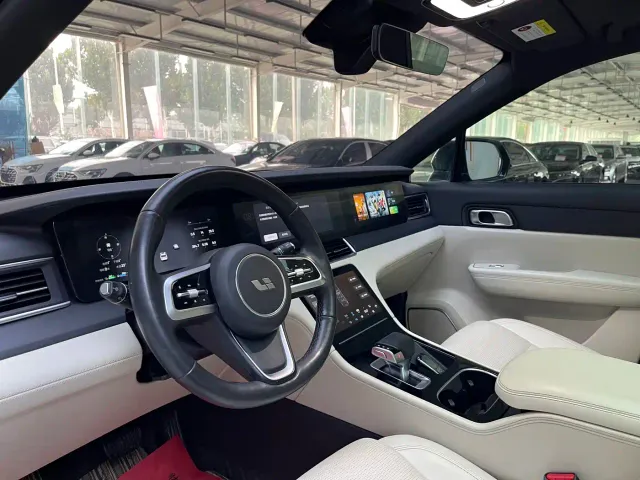 Li Auto ONE — Фото автомобиля 14