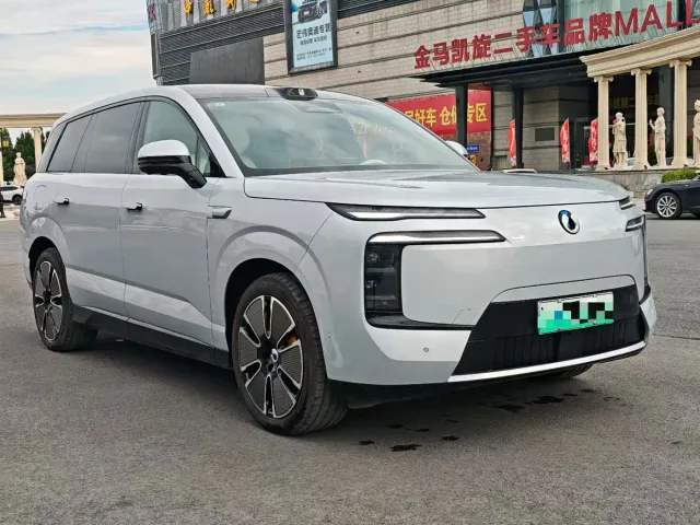 Denza N8L — Фото автомобиля 3