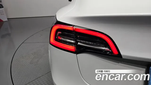 Tesla Model 3 — Фото автомобиля 7