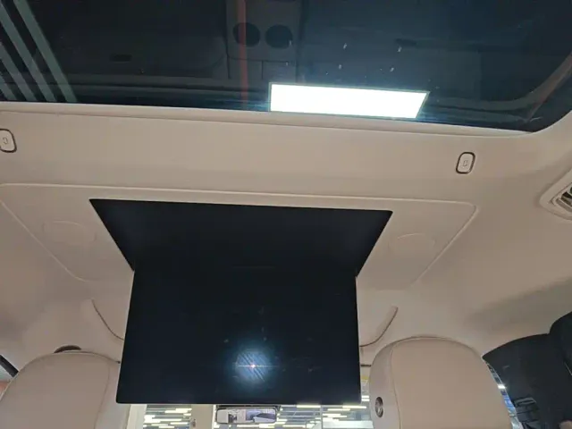 Li Auto MEGA — Фото автомобиля 17