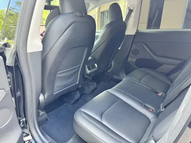 Tesla Model Y — Фото автомобиля 22