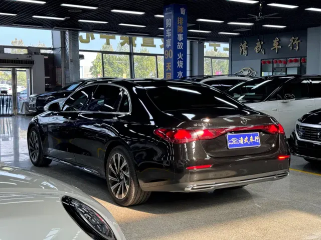 Mercedes-Benz E-Class — Фото автомобиля 14