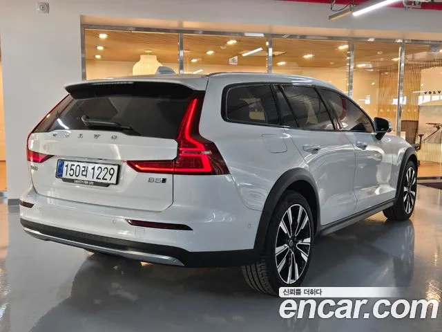 Volvo V60 — Фото автомобиля 2