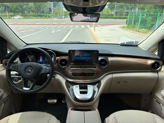 Mercedes-Benz V-Class — Фото автомобиля 6