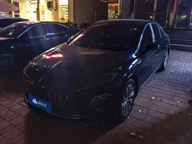 Фотография автомобиля — Hongqi E-QM5