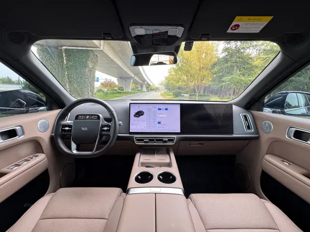 Li Auto L8 — Фото автомобиля 9