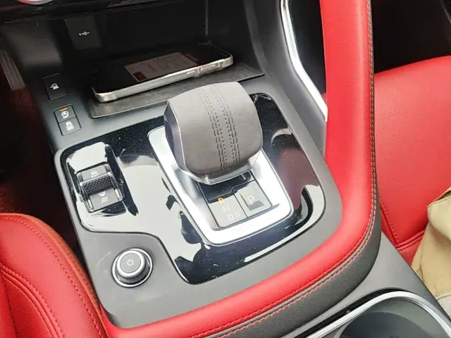 Jaguar E-PACE — Фото автомобиля 13