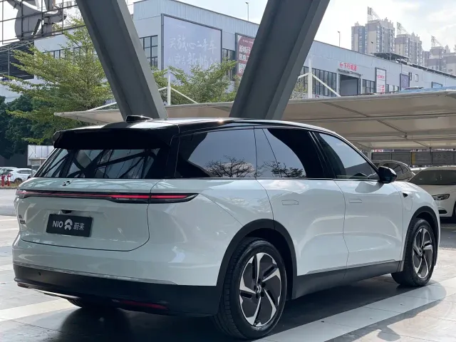 Nio ES8 — Фото автомобиля 13