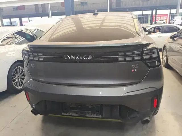Lynk & Co 05 — Фото автомобиля 5