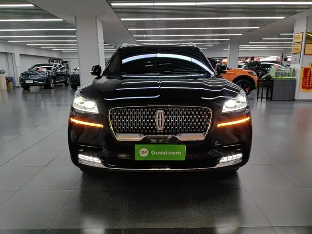 Lincoln Aviator — Фото автомобиля 2