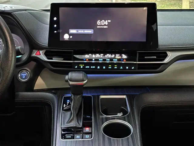 Toyota Sienna — Фото автомобиля 12
