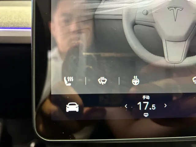 Tesla Model Y — Фото автомобиля 14