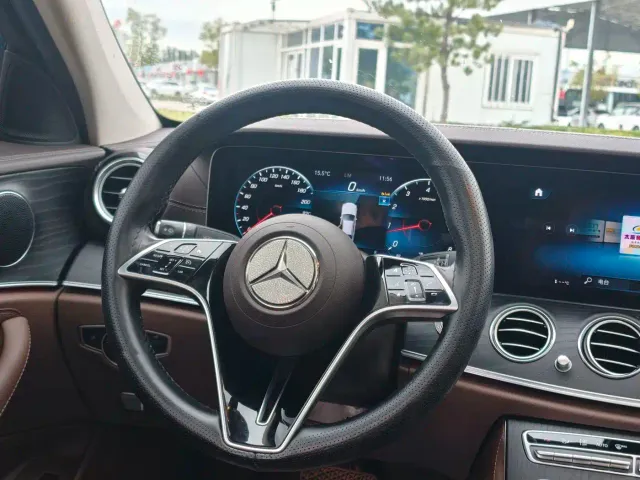 Mercedes-Benz E-Class — Фото автомобиля 7