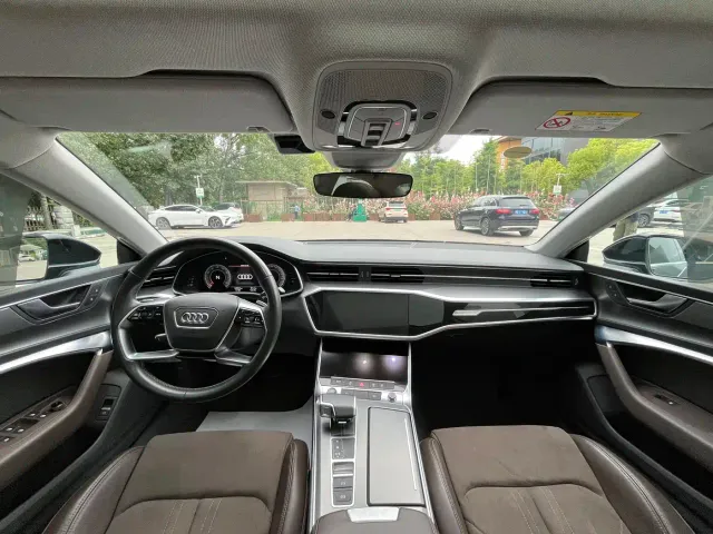 Audi A7L — Фото автомобиля 12
