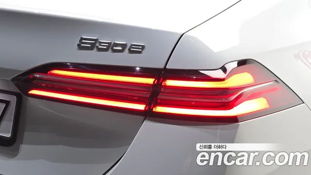 BMW 5 Series G60 — Фото автомобиля 23