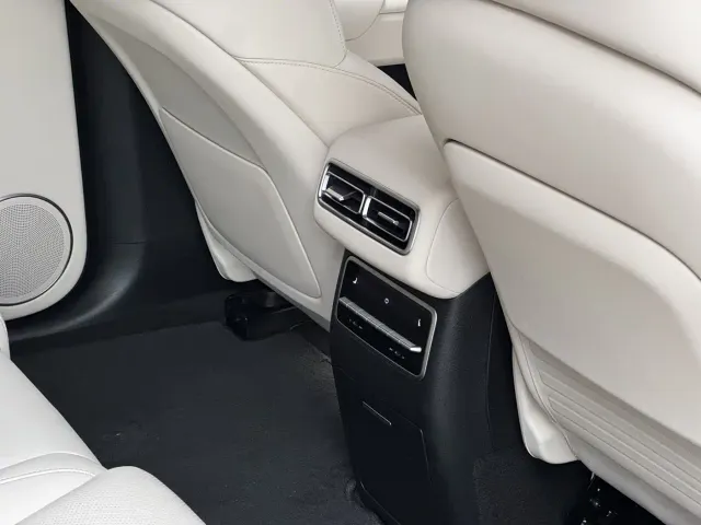 Li Auto L7 — Фото автомобиля 20