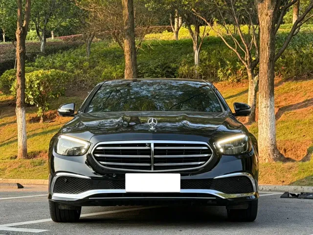 Mercedes-Benz E-Class — Фото автомобиля 2
