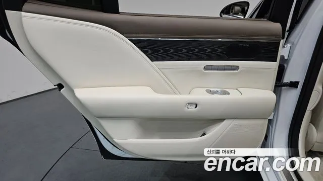 Genesis G90 Бензин 3.5 турбо AWD — Фото автомобиля 18