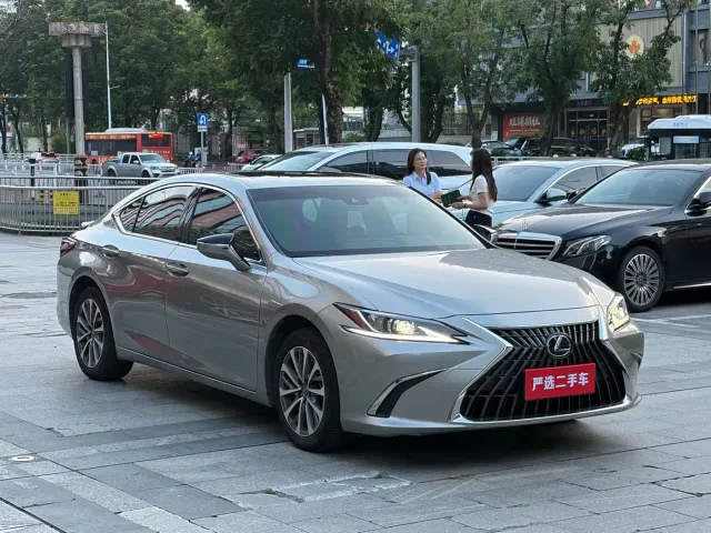 Lexus ES — Фото автомобиля 3