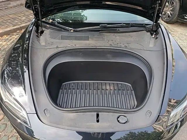 Tesla Model 3 — Фото автомобиля 19