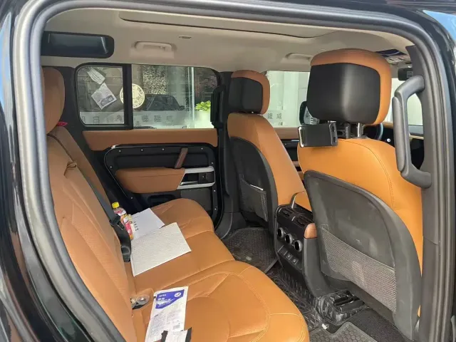 Land Rover Defender — Фото автомобиля 6