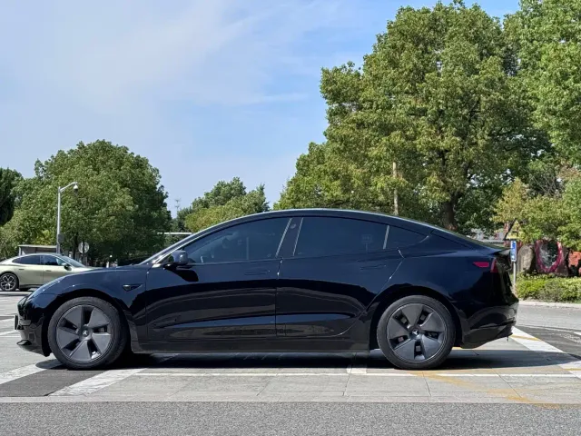 Tesla Model 3 — Фото автомобиля 7