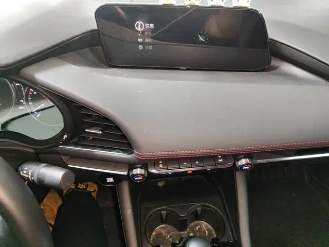 Mazda Axela — Фото автомобиля 12