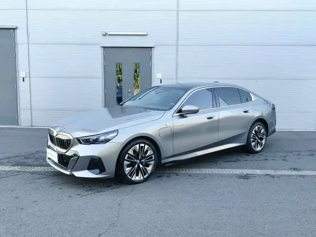 Фотография автомобиля — BMW i5