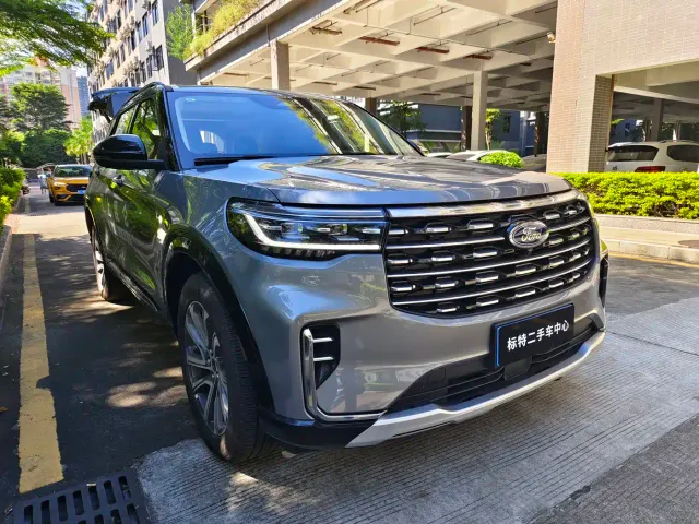 Ford Explorer — Фото автомобиля 3
