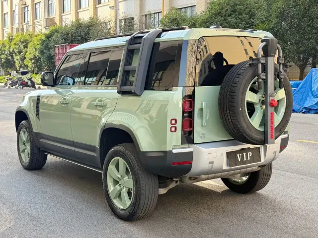 Land Rover Defender — Фото автомобиля 8