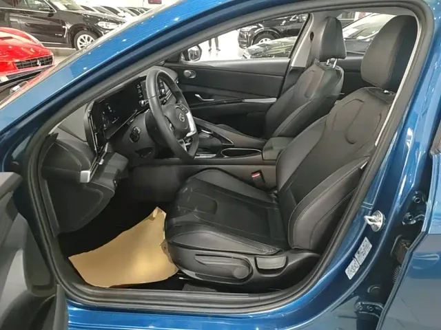 Hyundai Elantra — Фото автомобиля 14
