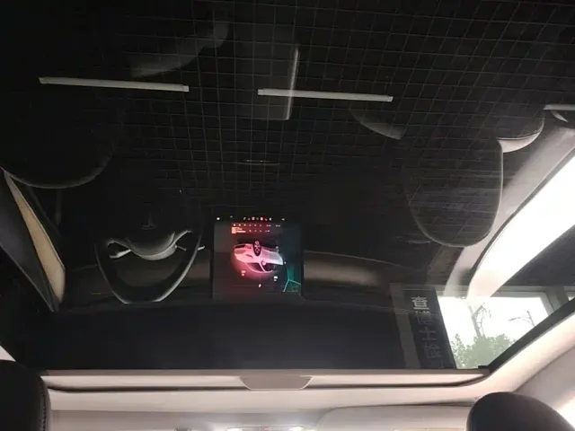 Tesla Model Y — Фото автомобиля 17