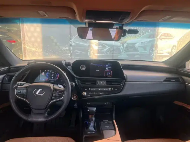 Lexus ES — Фото автомобиля 6