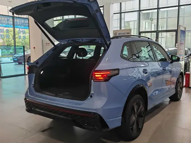 Volkswagen Tiguan L — Фото автомобиля 8