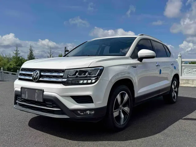 Фотография автомобиля — Volkswagen Tharu