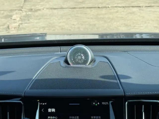 Volvo XC60 — Фото автомобиля 19
