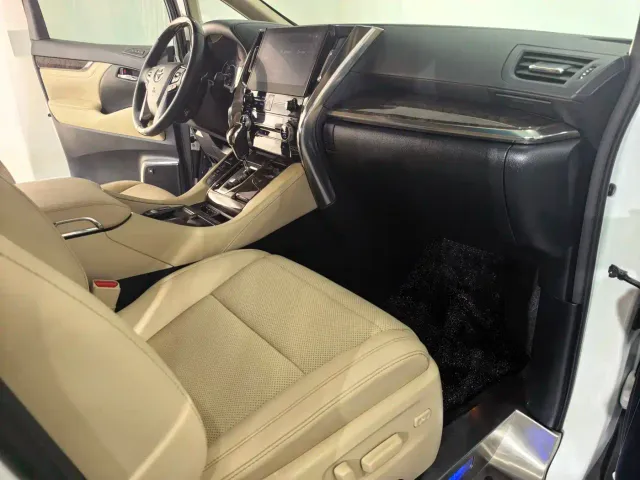 Toyota Alphard — Фото автомобиля 4