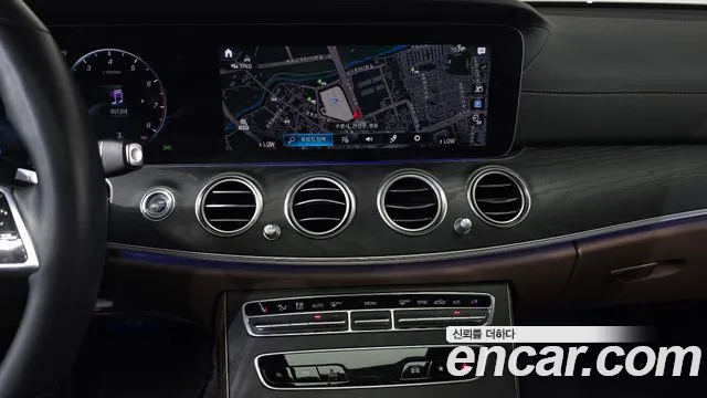 Mercedes-Benz E-Class — Фото автомобиля 12