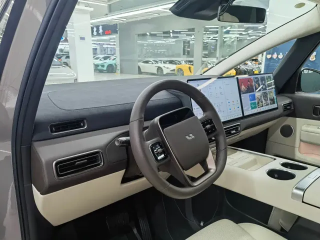 Li Auto MEGA — Фото автомобиля 8
