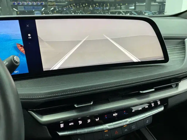 Cadillac XT4 — Фото автомобиля 10