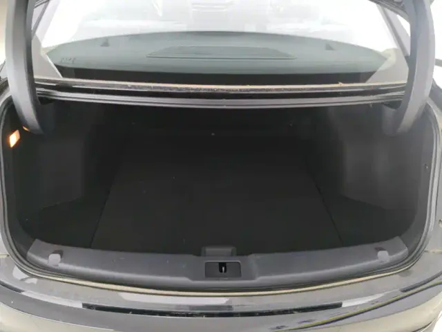 Hongqi E-QM5 — Фото автомобиля 4