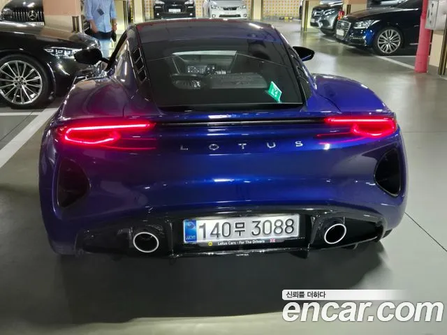 Lotus Emira — Фото автомобиля 5
