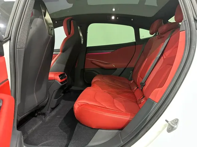 Xiaomi SU7 — Фото автомобиля 15