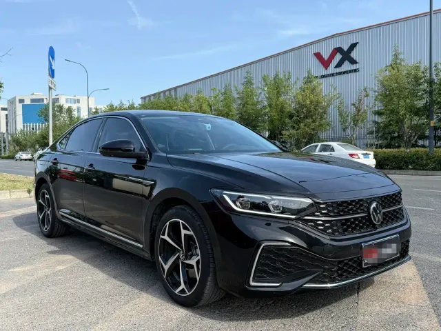 Volkswagen Passat — Фото автомобиля 3