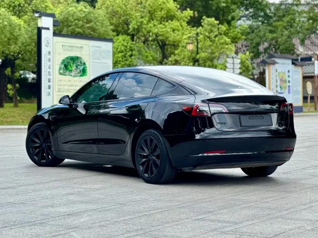 Tesla Model 3 — Фото автомобиля 7